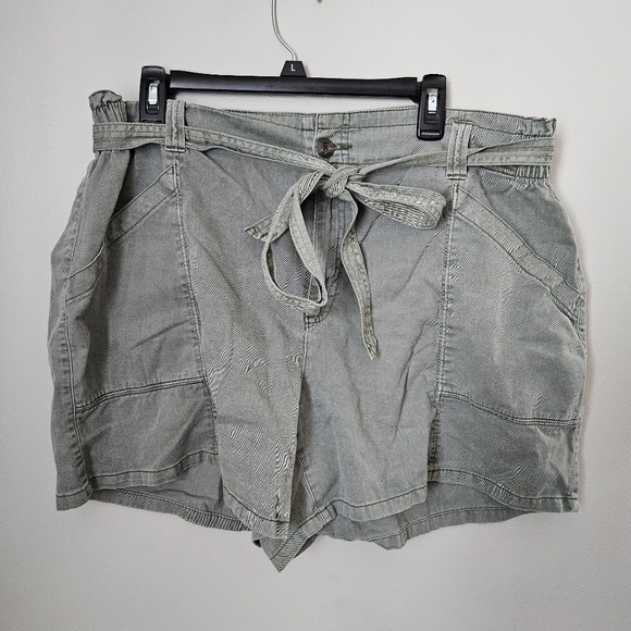 Old Navy Shorts Gray Green Casual Tie Belt Pockets Neutral - Picture 1 of 7